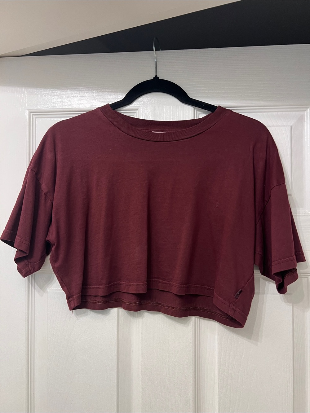 TNA Burgundy Cropped Tee 100% cotton